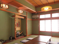 魚栄　座敷中.gif